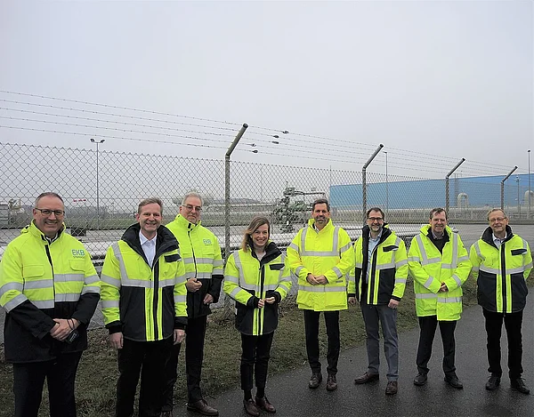 Gruppenbild nach Übergabe der Förderbescheide in Etzel