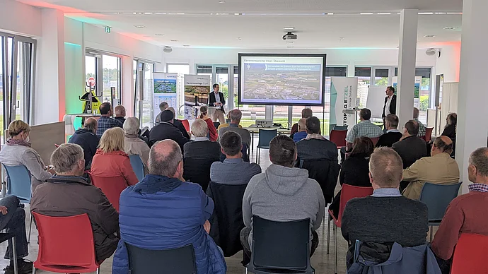 Photo of the well-attended event in Etzel