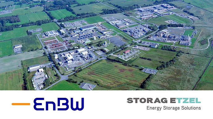 Luftbild der Kavernenanlage Etzel mit den Logos von EnBW und STORAG ETZEL
