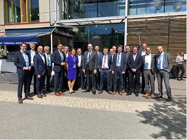 Group picture of representatives of the Energy Hub - Port of WHV